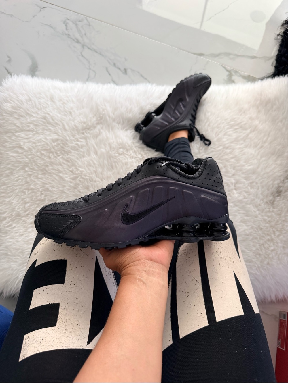 Nike Shox R4 - Picture 2 of 10